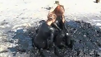 Подростки Абелина И Валентина Занимаются Грязными Играми