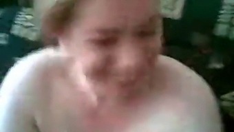 Arabisk Milf Med Store Bryster Giver Oral Nydelse Og Har Analsex