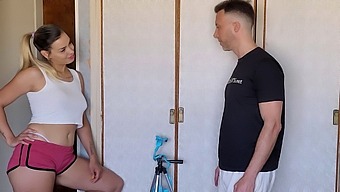 Amatérský Pár Se Vystříká Na Staré Argentinské Porno S Velkými Přírodními Kozy